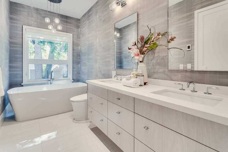 Elevate Your Space: 10 Unique Bathroom Design Ideas for a Fresh Look! Go minimalist with a modern edge